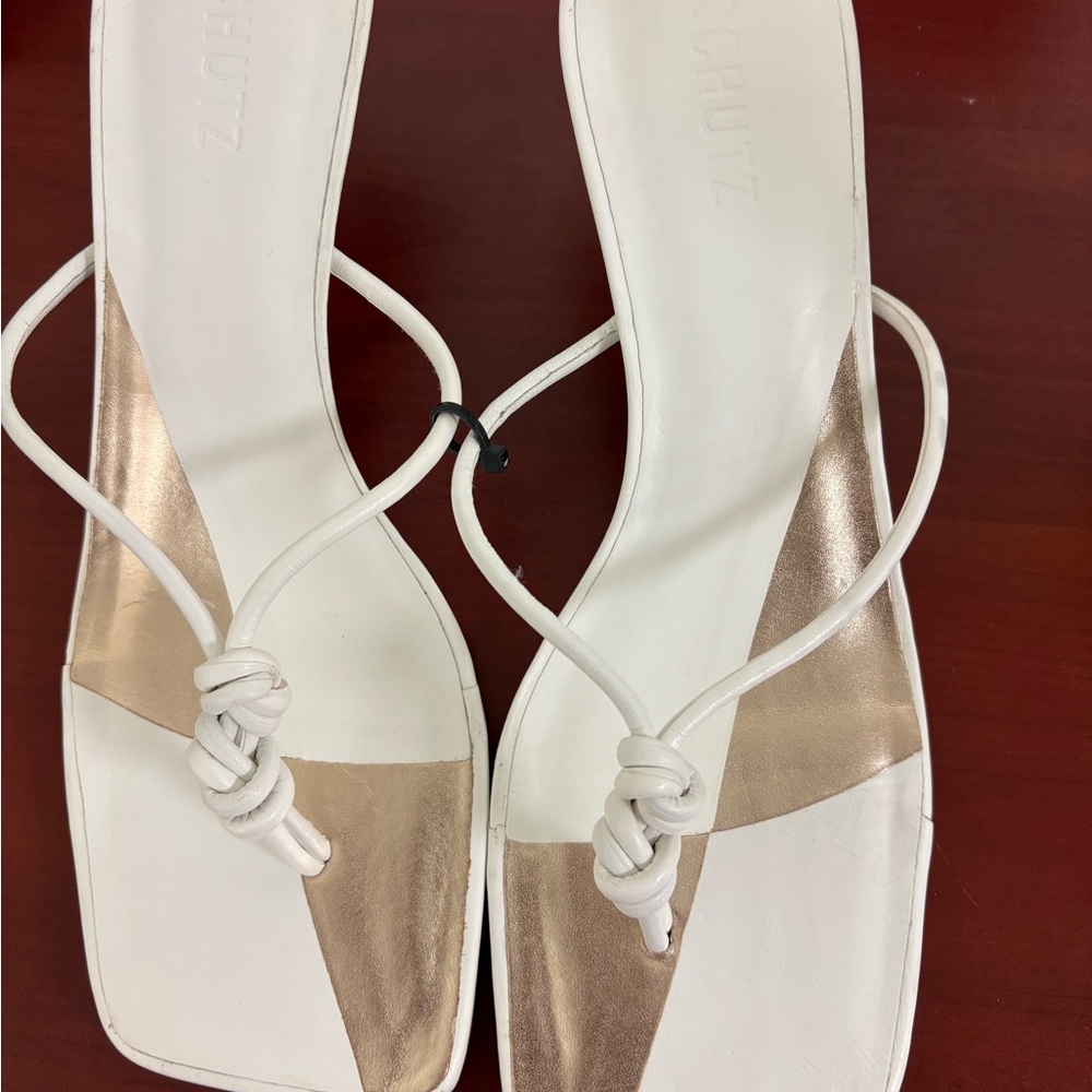 SCHUTZ White Knot-Front Sandals with Metallic Gold Inset